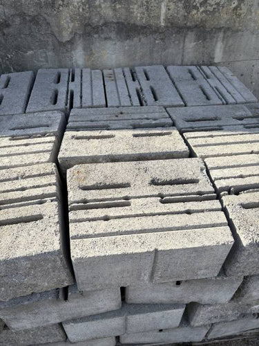 Chaney Enterprises Grotto Hardscape Versa-Lock Standard